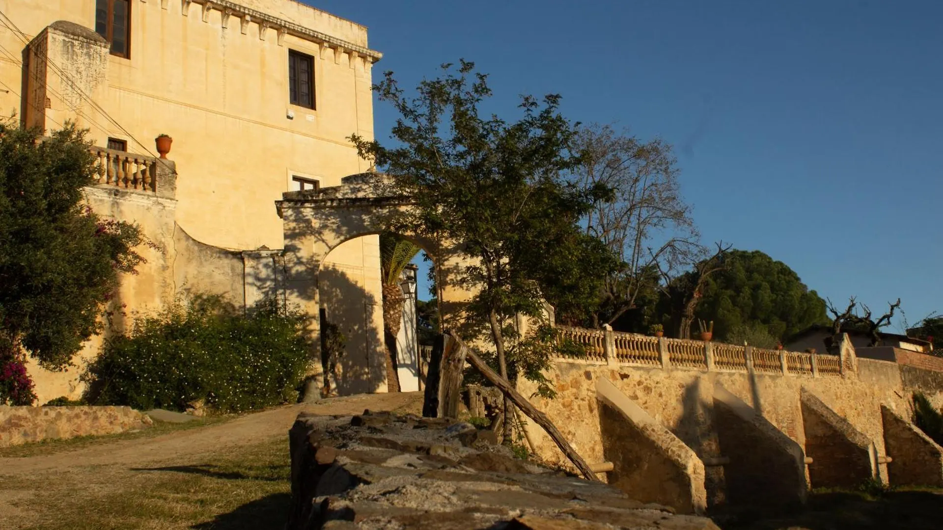 Can Rovira: Neoclassical Mansion Near Barcelona Alella Country house