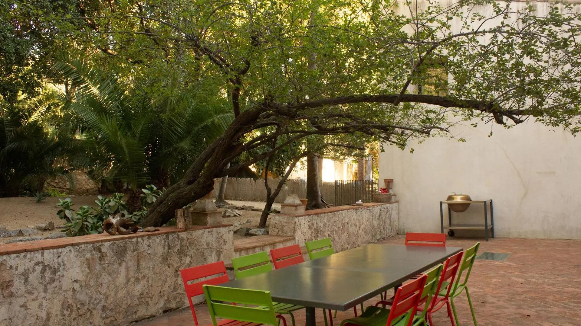 Can Rovira: Neoclassical Mansion Near Barcelona Alella