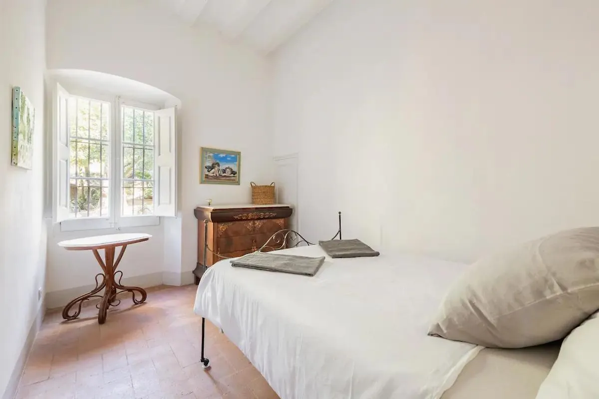 Can Rovira: Neoclassical Mansion Near Barcelona Alella Country house