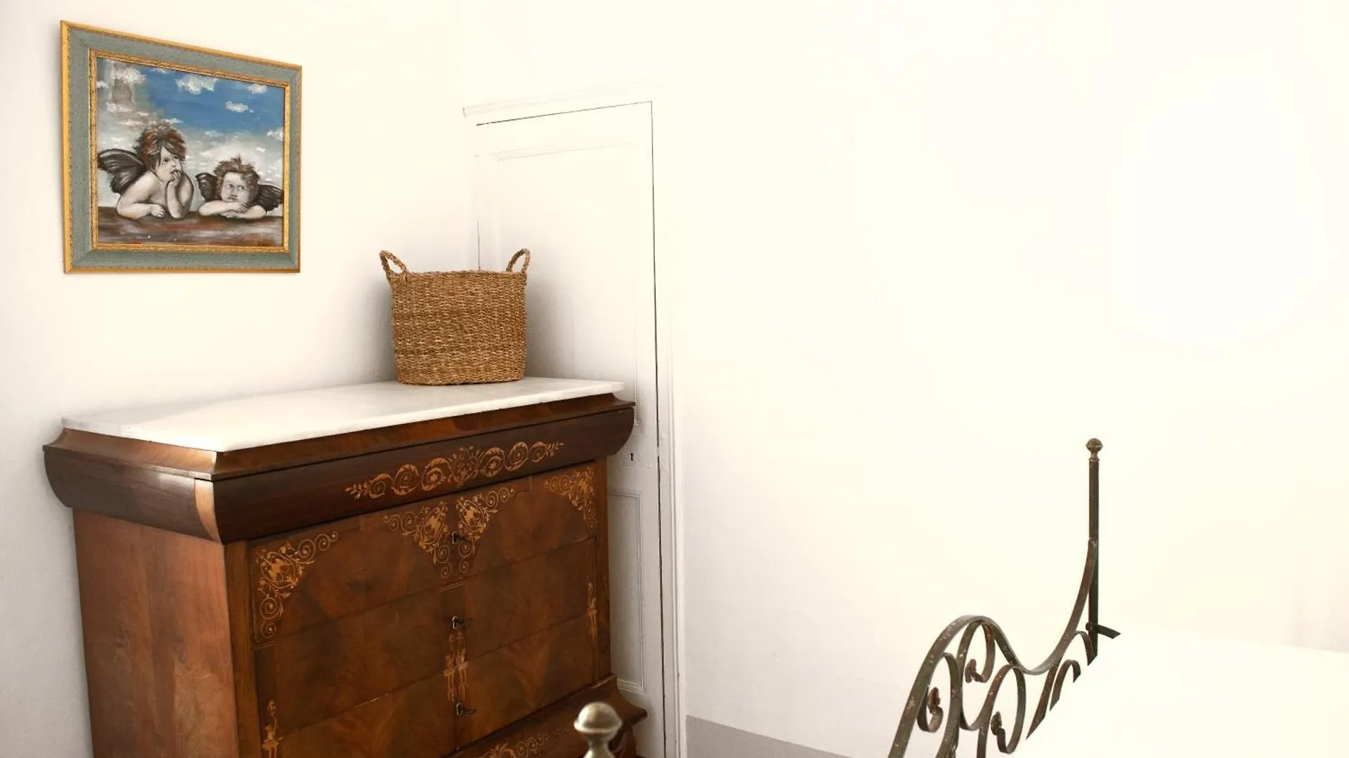 Country house Can Rovira: Neoclassical Mansion Near Barcelona Alella
