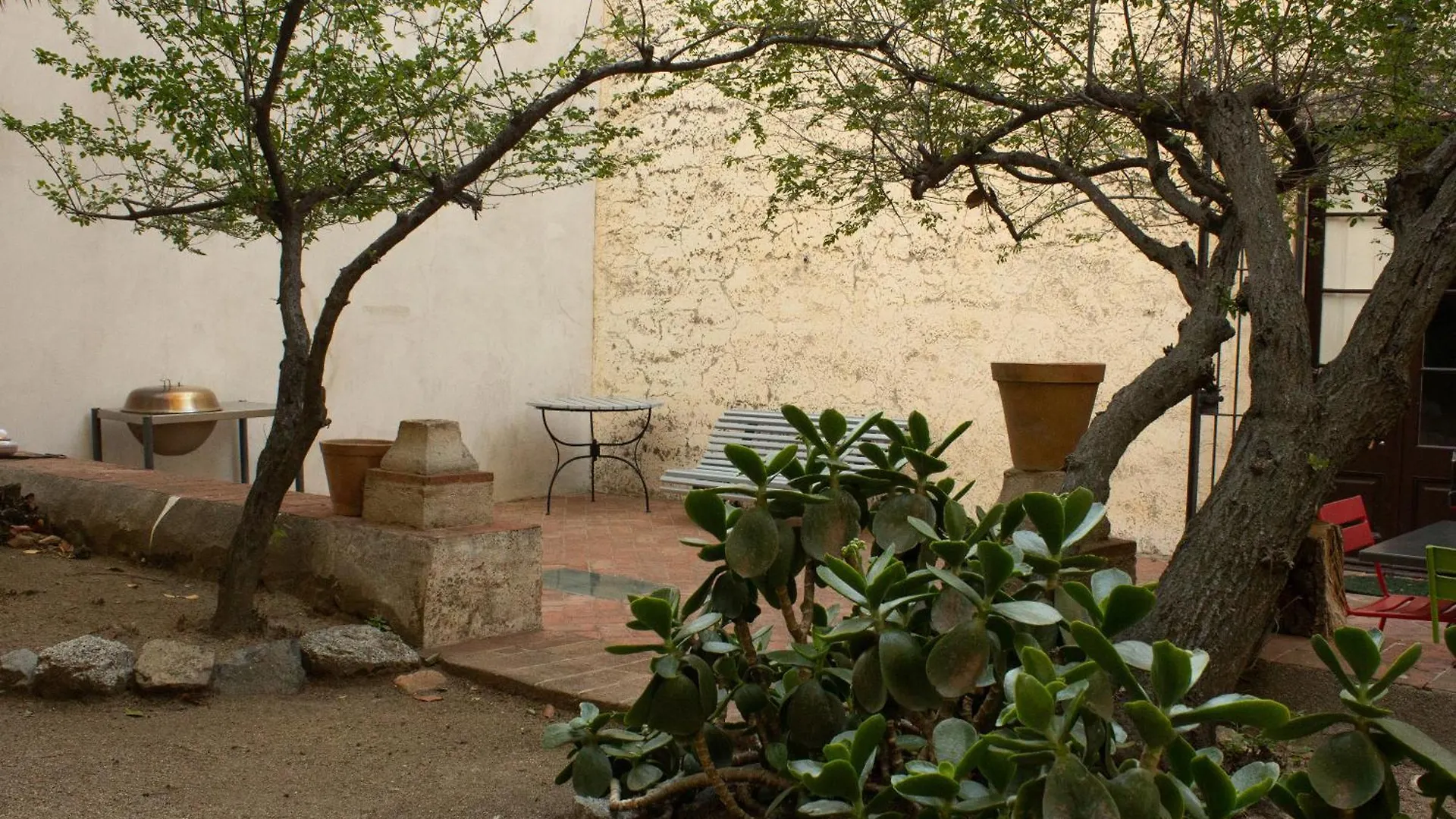 Can Rovira: Neoclassical Mansion Near Barcelona Alella