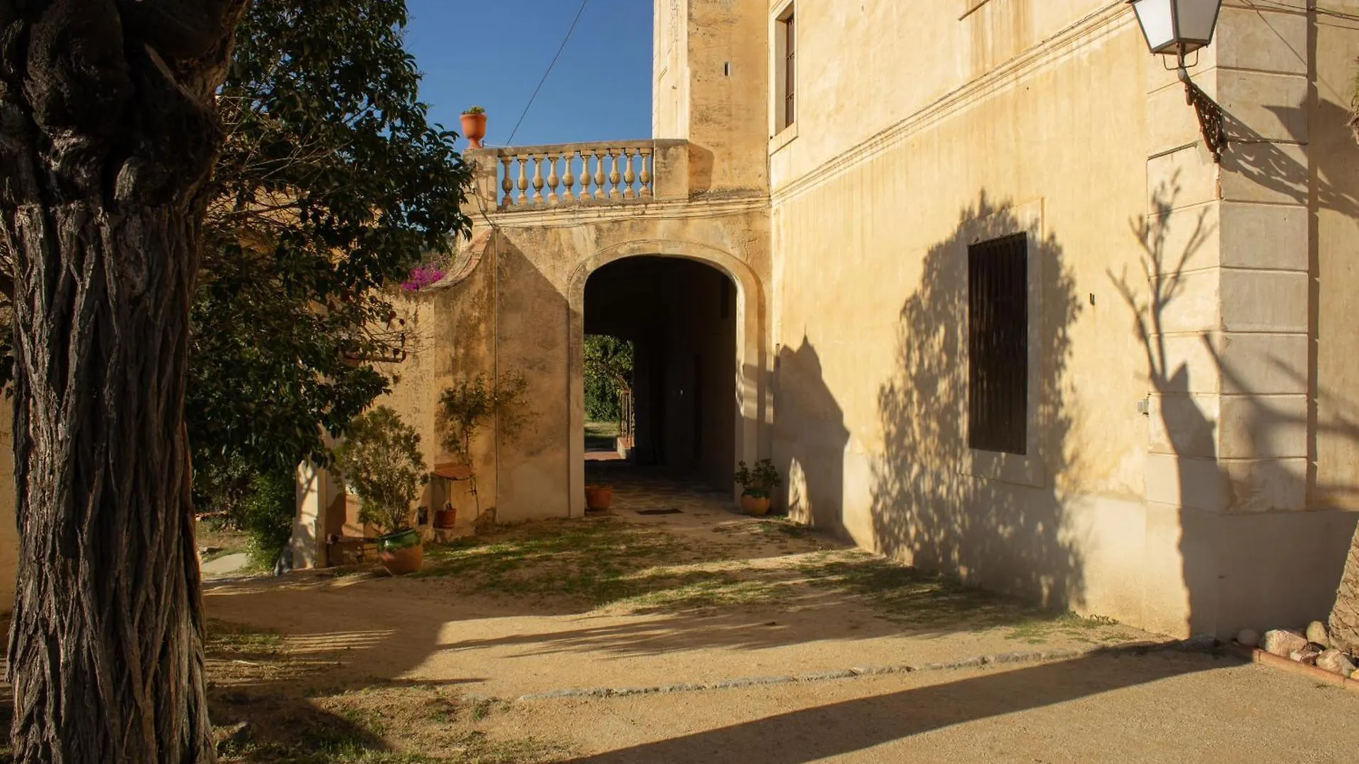 Can Rovira: Neoclassical Mansion Near Barcelona Alella Country house