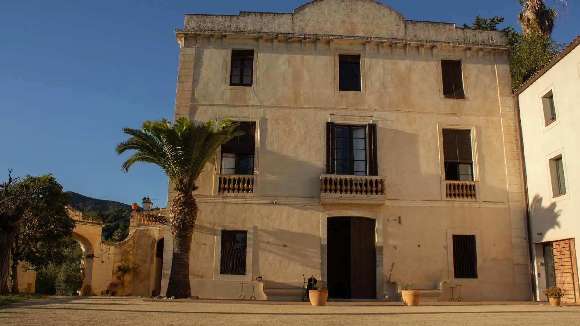 Can Rovira: Neoclassical Mansion Near Barcelona Alella