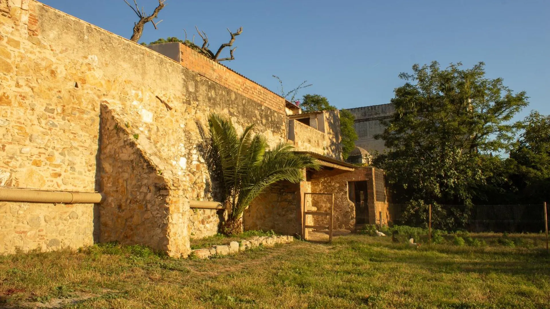 Country house Can Rovira: Neoclassical Mansion Near Barcelona Alella